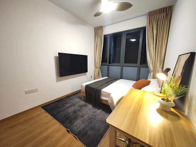leong tie's room