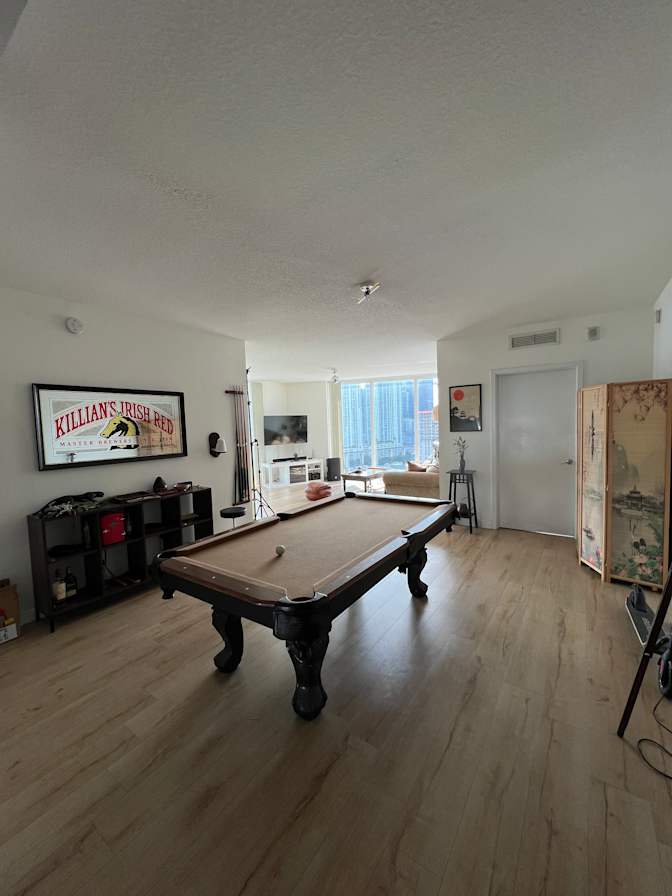 Luis's room