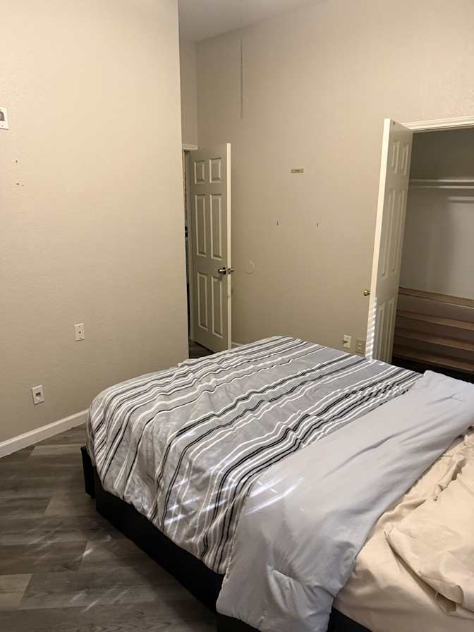 Luis's room