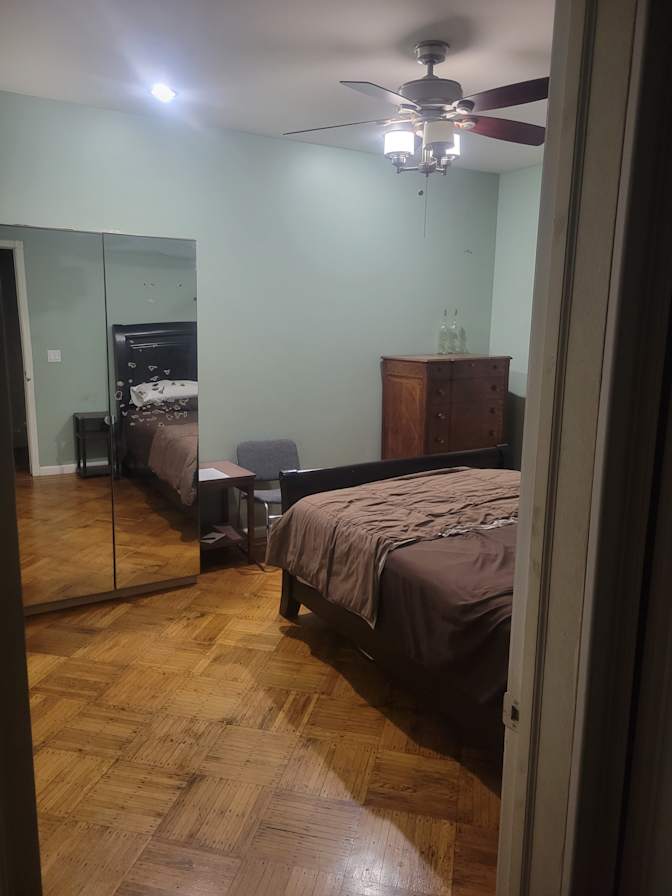 Qamar's room