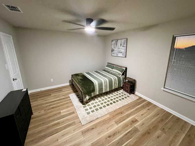 Andres's room