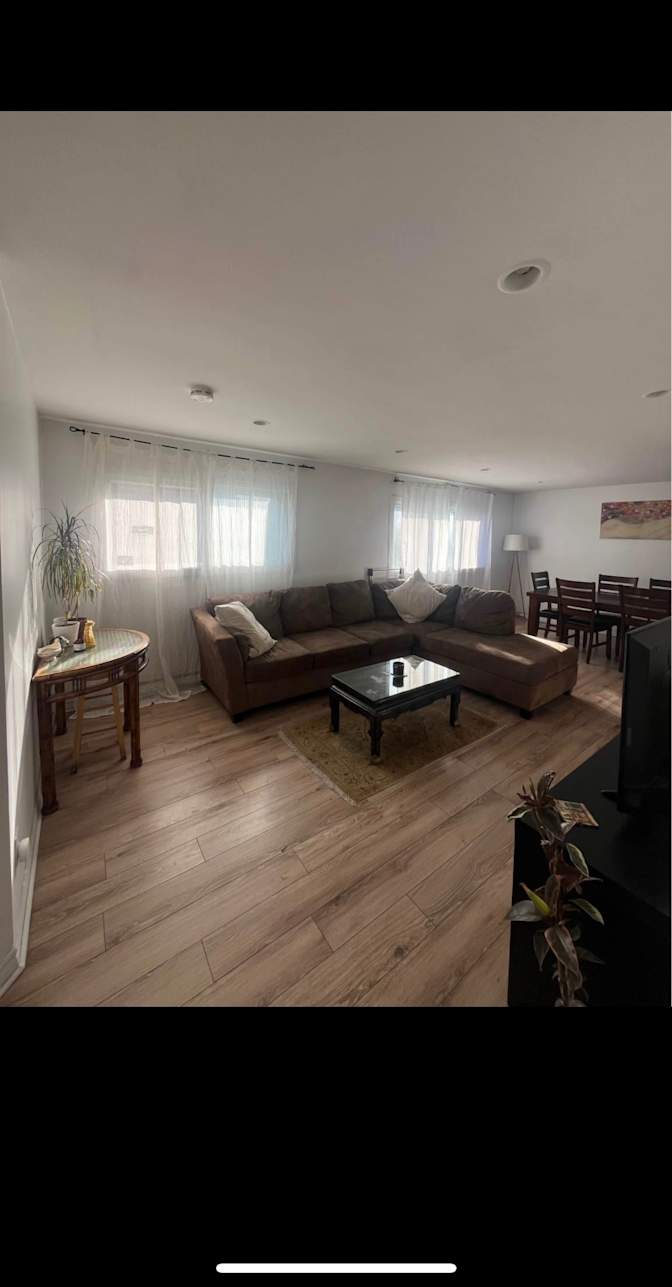 Safia Desrosiers's room