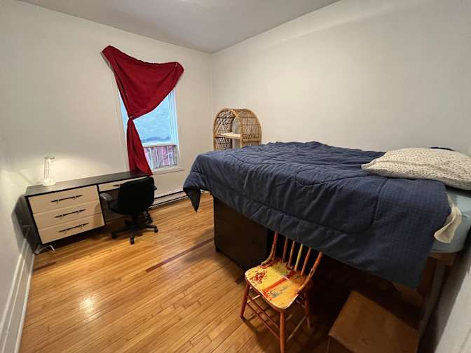 Louis's room