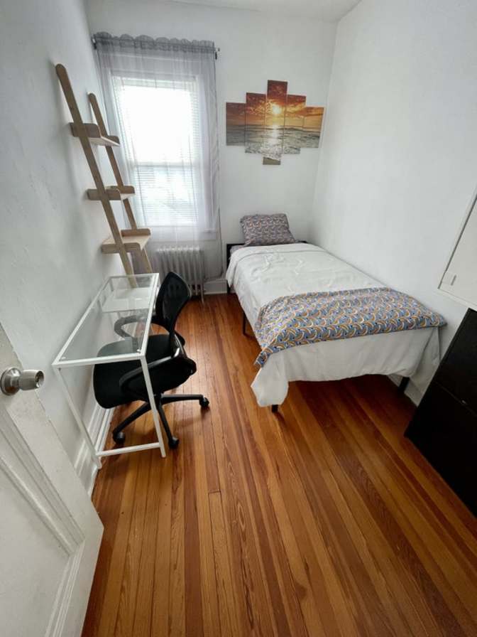 Noemi's room
