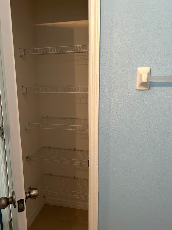 Yudbel's room