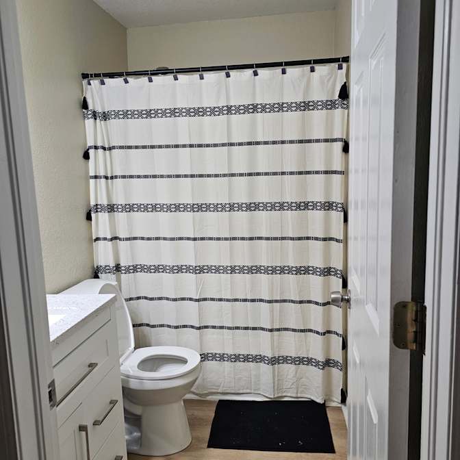 Leslie's room