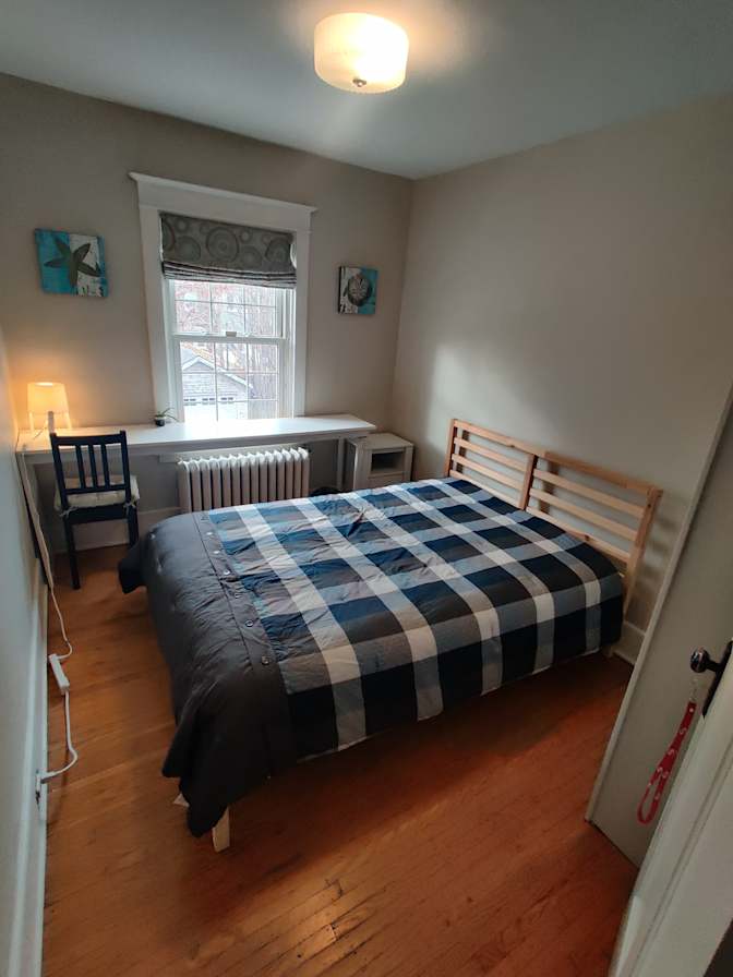 Carlos's room