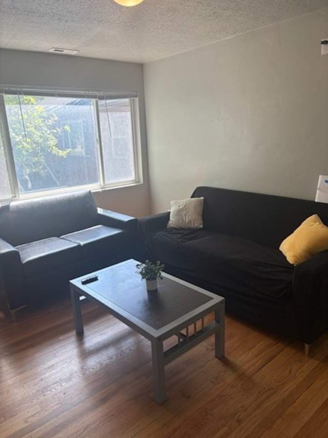 University Gardens's room