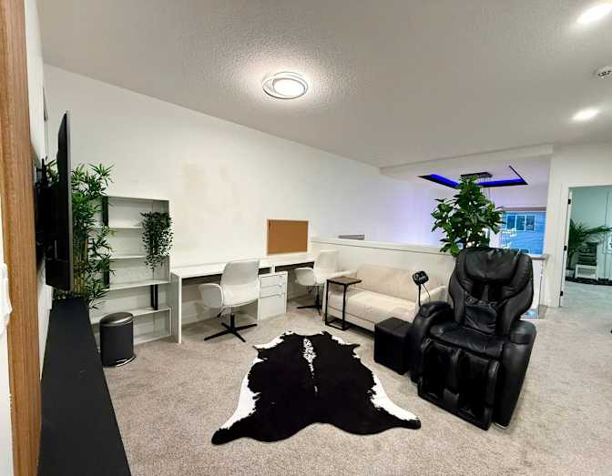 Naomi's room