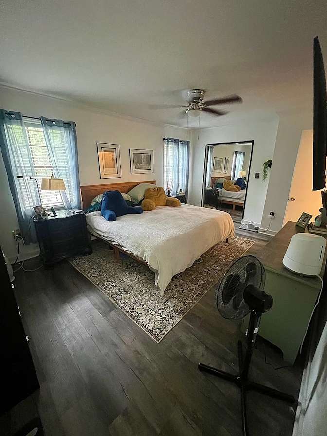Alcove Rooms's room