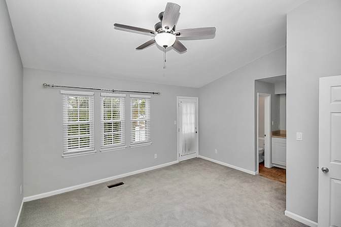 Alcove Rooms's room