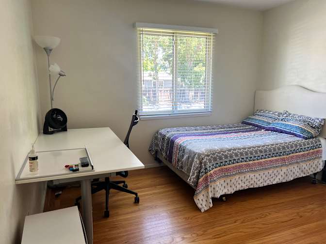 Dee's room