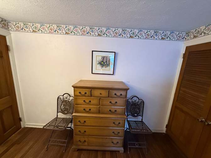 Ken's room