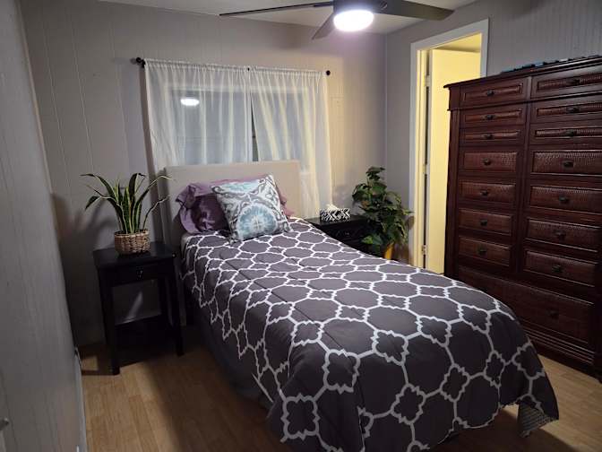 Linda PAGE's room