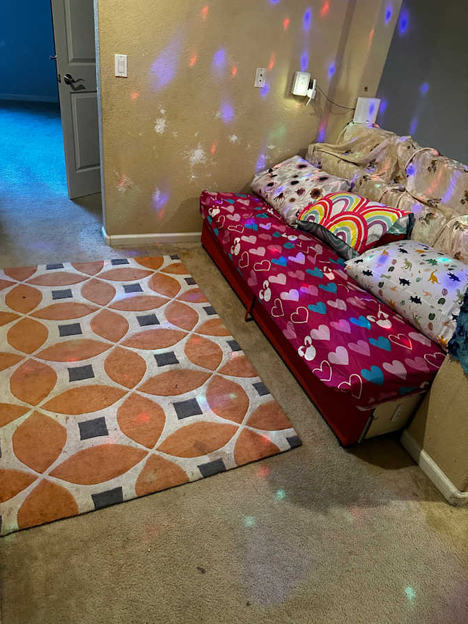 Aariv's room