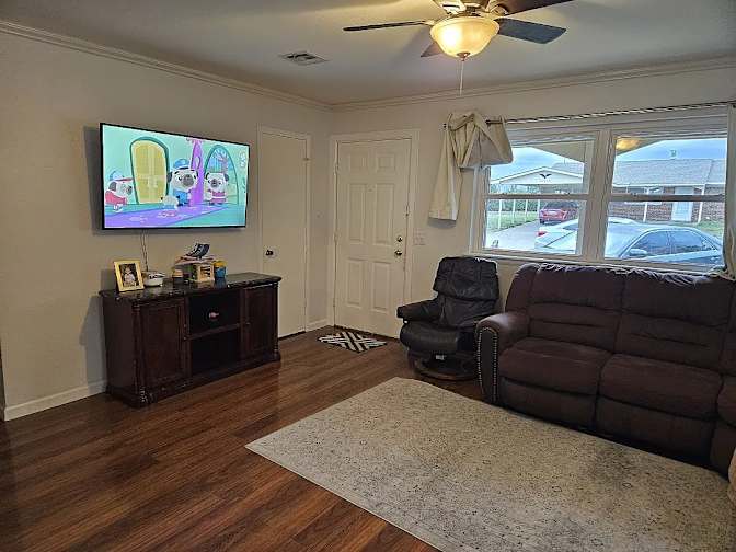 chris mckinzie's room