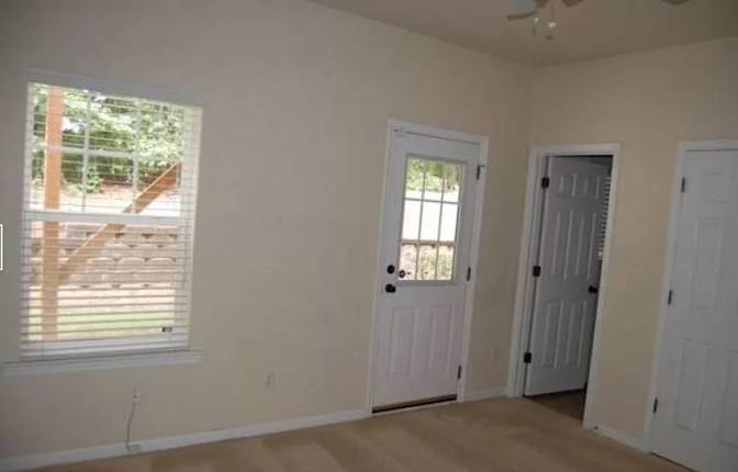 Alcove Rooms's room