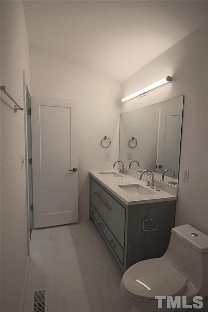 Alcove Rooms's room