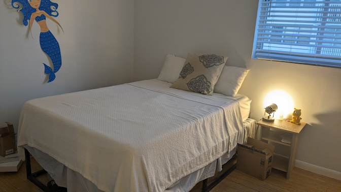 Juan M Vargas's room