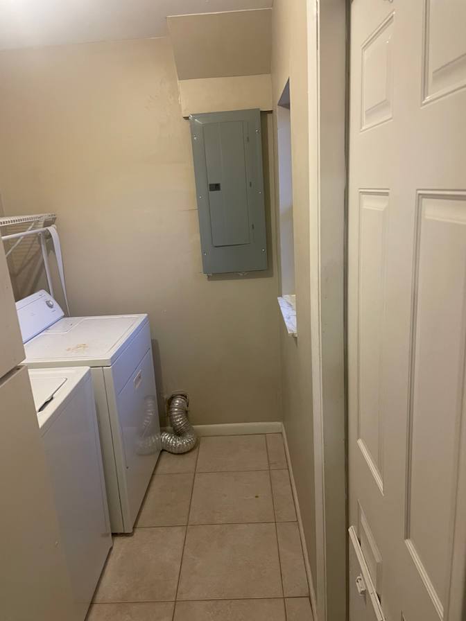 Tomas's room