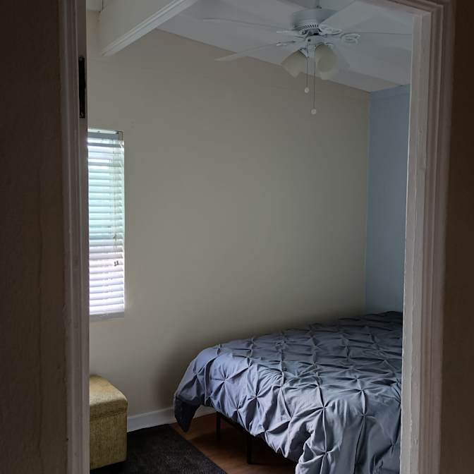 Leslie's room