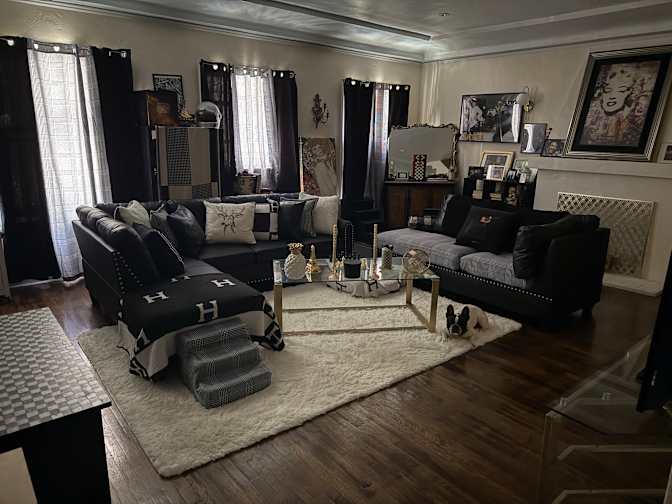erika elkhalide's room