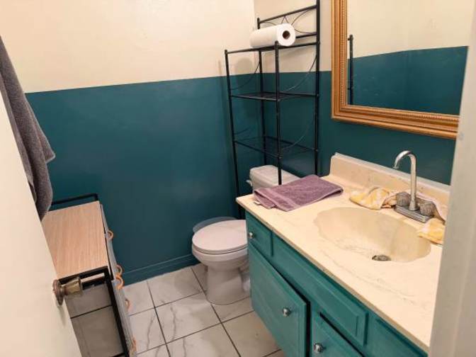 private bathroom for rent's room