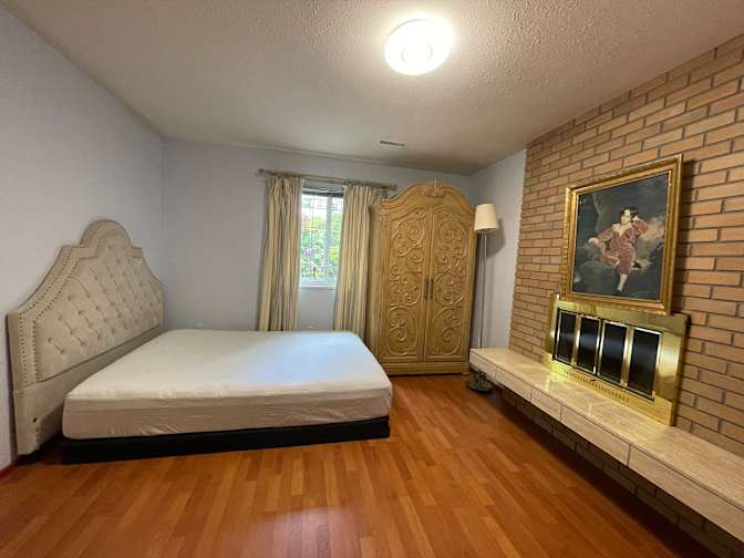 Sunny's room