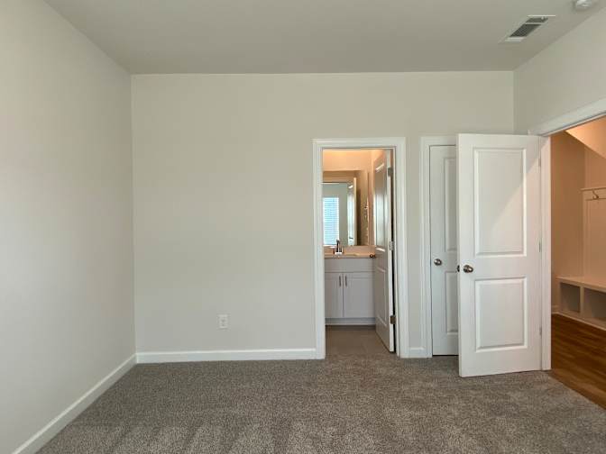 Alcove Rooms's room
