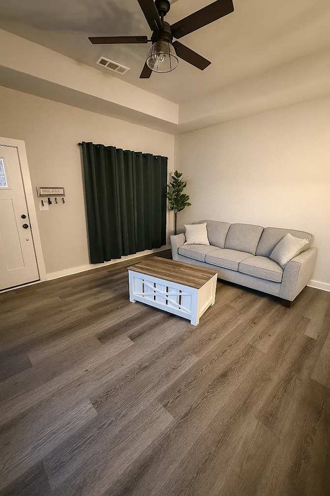 Alcove Rooms's room