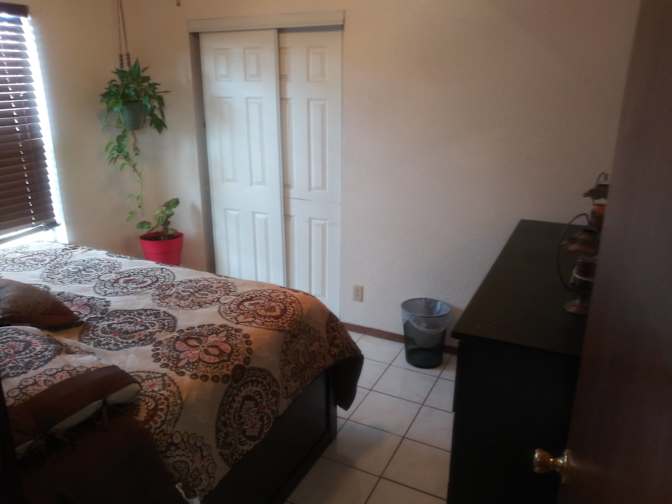 Andres's room
