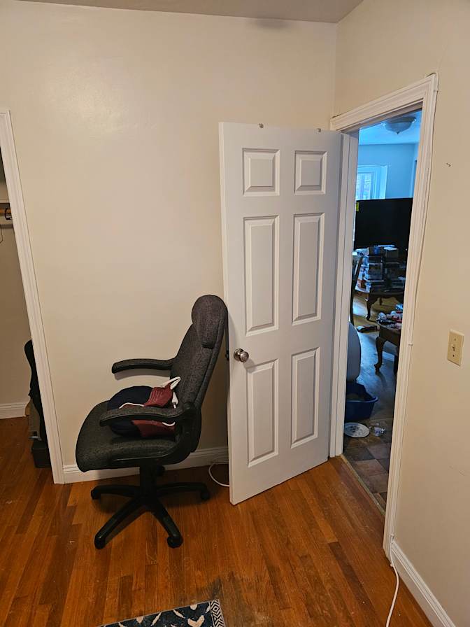 ALAN L HOMSY's room