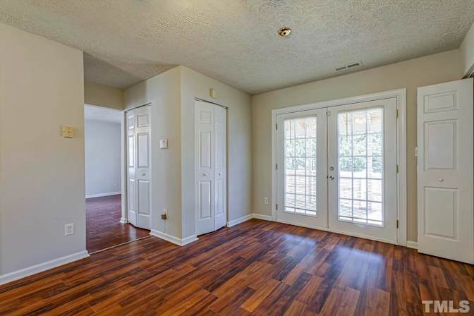 Alcove Rooms's room