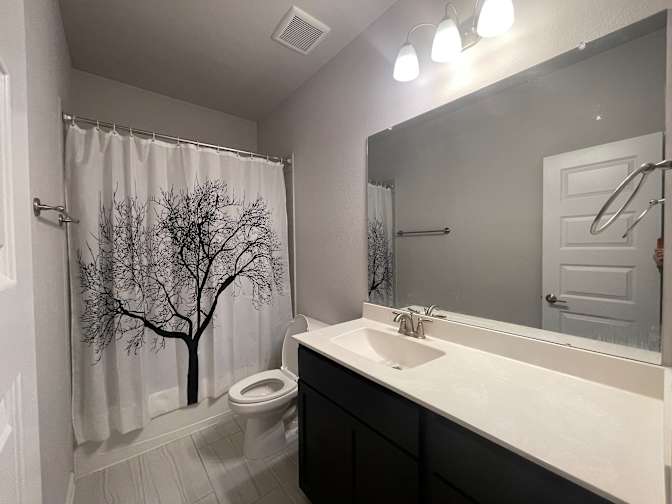 Hannah Nguyen's room