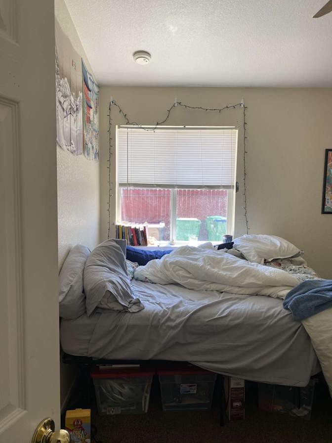Em McKinnon's room