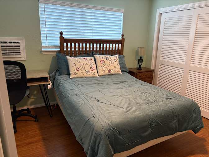 Travis Bloomfield's room