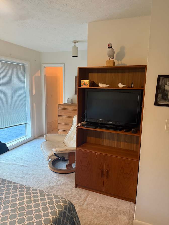 Tom's room