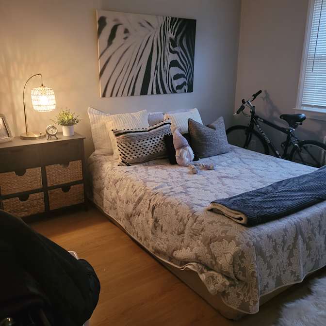 NICOLE's room