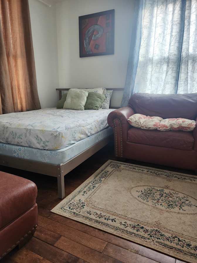 MARLENE D SANTOS's room