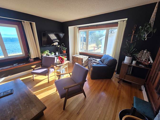 Jon's room