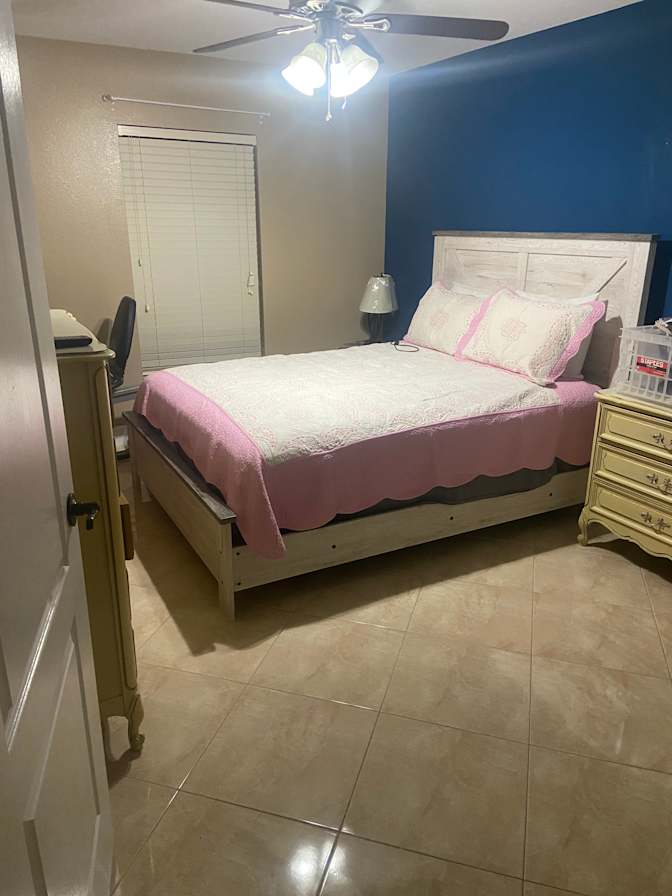 Nako's room