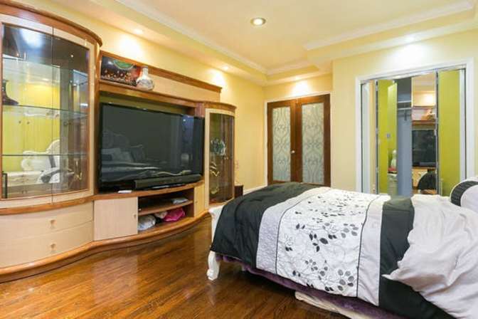 Jun's room