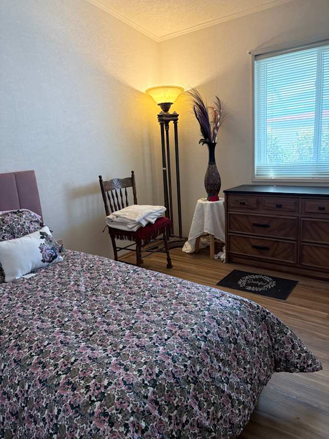 Zelyne's room