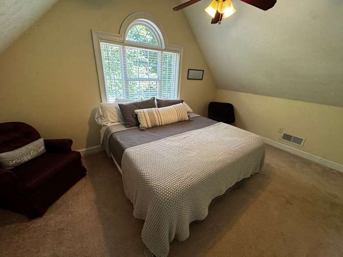 Alcove Rooms's room