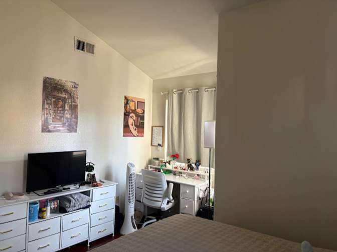 Iza Max's room