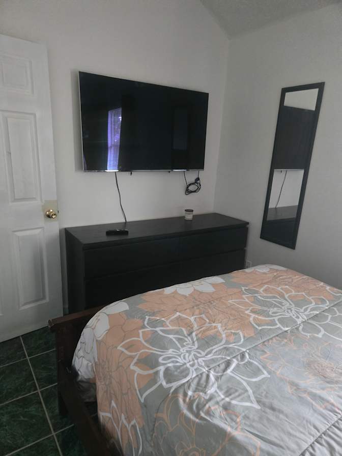 Marlon Bradshaw's room