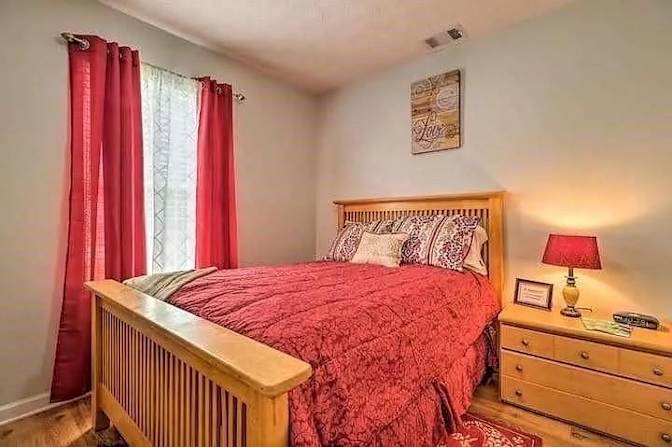 Alcove Rooms's room