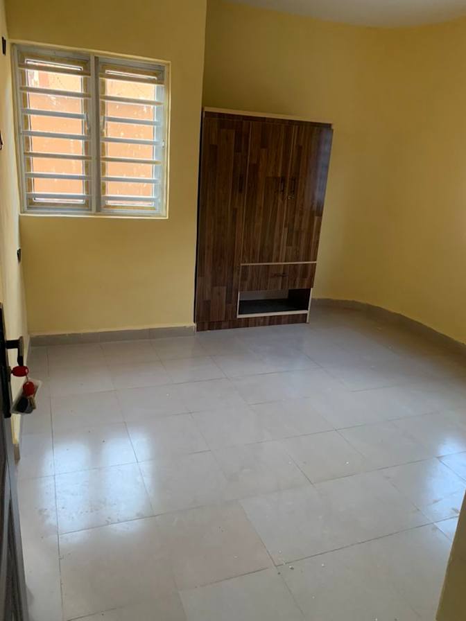 Llwazi hadebe's room