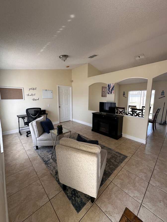 Glass Connect Housing Solutions's room