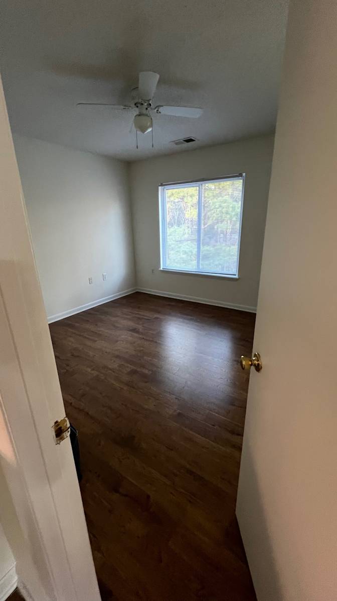 Alcove Rooms's room